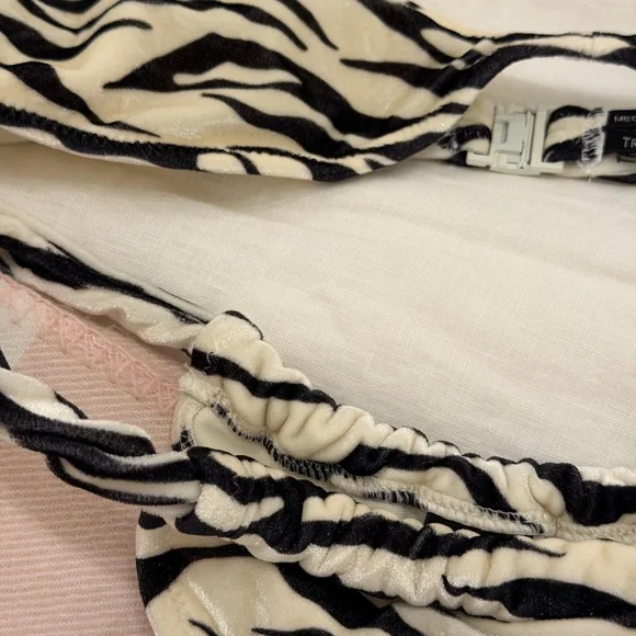 Triangl Velvet Bikini - Picture 3 of 8